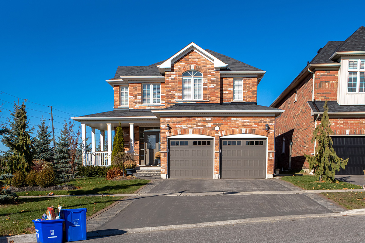 dillon-kydd-3Ignkeds3w8-unsplash garage door repair ottawa
